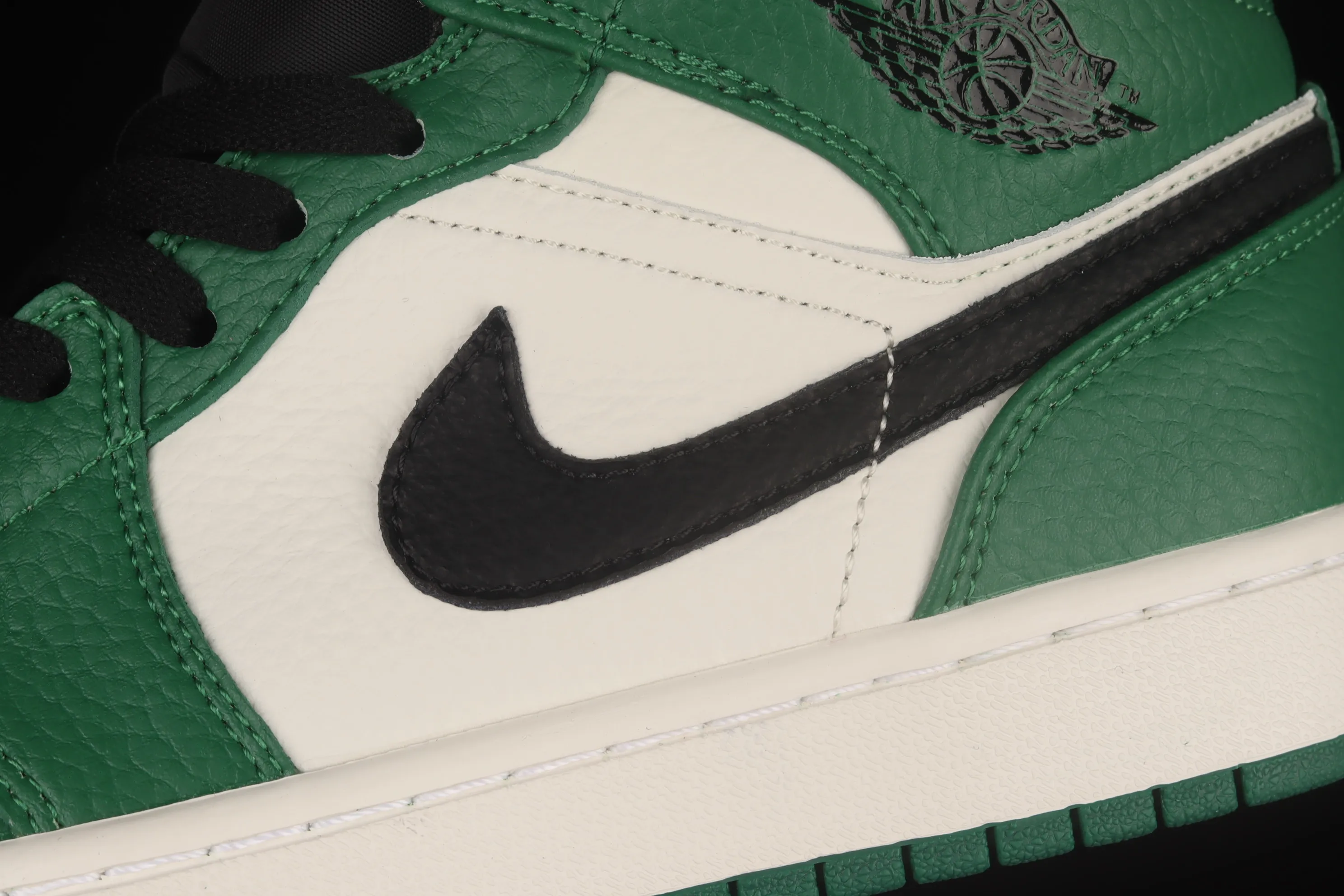 All categories Air Jordan Jordan series basketball shoes Air Jordan 1 Mid Air Jordan 1 Mid "Pine Green" AJ1 Joe 1 refreshing green toe China basketball shoes 852542-301